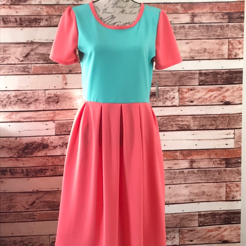 Lularoe L Amelia w pockets NWT